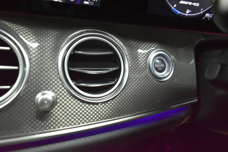 AMG Eクラス E63 S 4M+ ｴｸｽｸﾙｰｼﾌﾞ ﾚｰﾀﾞｰSP 右H 612馬力 ｴｸｽｸﾙｰｼﾌﾞP MEｺﾈｸﾄ ﾊﾟﾉﾗﾏSR ﾋｰﾀｰｸｰﾗｰ黒革 ﾃﾞｨｽﾄﾛ BSM Lﾁｪﾝｼﾞ AMGｴｱﾛ20AW ｷｰGo PTS ﾌｯﾄﾄﾗﾝｸ HUD ﾌﾞﾙﾒS 地ﾃﾞｼﾞ360ｶﾒﾗ 2年保証