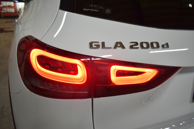メルセデスベンツ GLA GLA200d 4ﾏﾁｯｸ AMGﾗｲﾝ/AMGﾚｻﾞｰｴｸｽｸﾙｰｼﾌﾞP/ﾚｰﾀﾞｰSP 燃費16.5 ﾃﾞｨｰｾﾞﾙTB ﾊﾟﾉﾗﾏｻﾝR ﾋｰﾀｰ付赤黒革ｼｰﾄ ﾃﾞｨｽﾄﾛ BSM Lﾁｪﾝｼﾞ AMGｴｱﾛ19AW ｷｰﾚｽGO PTS ﾌｯﾄﾄﾗﾝｸ 対話式ﾅﾋﾞ 360ｶﾒﾗ 2年保証