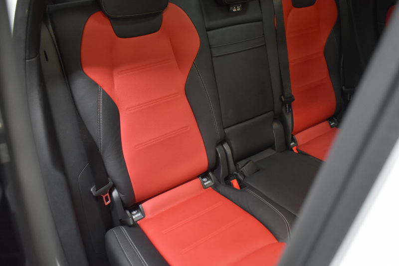 メルセデスベンツ GLA GLA200d 4ﾏﾁｯｸ AMGﾗｲﾝ/AMGﾚｻﾞｰｴｸｽｸﾙｰｼﾌﾞP/ﾚｰﾀﾞｰSP 燃費16.5 ﾃﾞｨｰｾﾞﾙTB ﾊﾟﾉﾗﾏｻﾝR ﾋｰﾀｰ付赤黒革ｼｰﾄ ﾃﾞｨｽﾄﾛ BSM Lﾁｪﾝｼﾞ AMGｴｱﾛ19AW ｷｰﾚｽGO PTS ﾌｯﾄﾄﾗﾝｸ 対話式ﾅﾋﾞ 360ｶﾒﾗ 2年保証