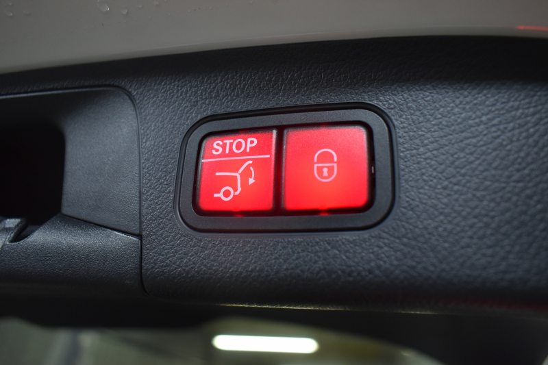 メルセデスベンツ GLA GLA200d 4ﾏﾁｯｸ AMGﾗｲﾝ/AMGﾚｻﾞｰｴｸｽｸﾙｰｼﾌﾞP/ﾚｰﾀﾞｰSP 燃費16.5 ﾃﾞｨｰｾﾞﾙTB ﾊﾟﾉﾗﾏｻﾝR ﾋｰﾀｰ付赤黒革ｼｰﾄ ﾃﾞｨｽﾄﾛ BSM Lﾁｪﾝｼﾞ AMGｴｱﾛ19AW ｷｰﾚｽGO PTS ﾌｯﾄﾄﾗﾝｸ 対話式ﾅﾋﾞ 360ｶﾒﾗ 2年保証