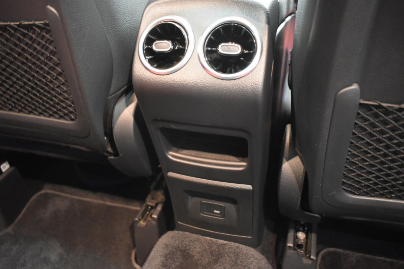 メルセデスベンツ GLA GLA200d 4ﾏﾁｯｸ AMGﾗｲﾝ/AMGﾚｻﾞｰｴｸｽｸﾙｰｼﾌﾞP/ﾚｰﾀﾞｰSP 燃費16.5 ﾃﾞｨｰｾﾞﾙTB ﾊﾟﾉﾗﾏｻﾝR ﾋｰﾀｰ付赤黒革ｼｰﾄ ﾃﾞｨｽﾄﾛ BSM Lﾁｪﾝｼﾞ AMGｴｱﾛ19AW ｷｰﾚｽGO PTS ﾌｯﾄﾄﾗﾝｸ 対話式ﾅﾋﾞ 360ｶﾒﾗ 2年保証