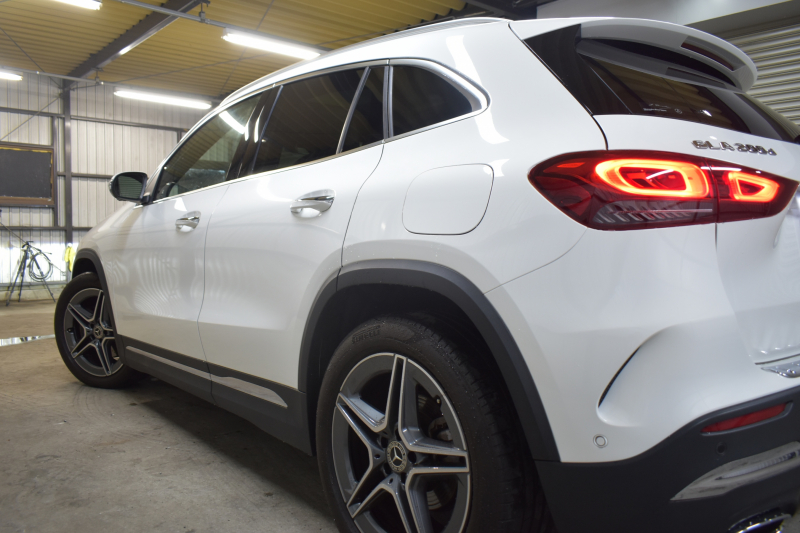 メルセデスベンツ GLA GLA200d 4ﾏﾁｯｸ AMGﾗｲﾝ/AMGﾚｻﾞｰｴｸｽｸﾙｰｼﾌﾞP/ﾚｰﾀﾞｰSP 燃費16.5 ﾃﾞｨｰｾﾞﾙTB ﾊﾟﾉﾗﾏｻﾝR ﾋｰﾀｰ付赤黒革ｼｰﾄ ﾃﾞｨｽﾄﾛ BSM Lﾁｪﾝｼﾞ AMGｴｱﾛ19AW ｷｰﾚｽGO PTS ﾌｯﾄﾄﾗﾝｸ 対話式ﾅﾋﾞ 360ｶﾒﾗ 2年保証