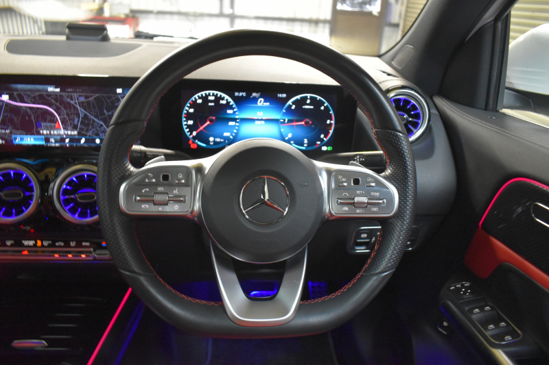 メルセデスベンツ GLA GLA200d 4ﾏﾁｯｸ AMGﾗｲﾝ/AMGﾚｻﾞｰｴｸｽｸﾙｰｼﾌﾞP/ﾚｰﾀﾞｰSP 燃費16.5 ﾃﾞｨｰｾﾞﾙTB ﾊﾟﾉﾗﾏｻﾝR ﾋｰﾀｰ付赤黒革ｼｰﾄ ﾃﾞｨｽﾄﾛ BSM Lﾁｪﾝｼﾞ AMGｴｱﾛ19AW ｷｰﾚｽGO PTS ﾌｯﾄﾄﾗﾝｸ 対話式ﾅﾋﾞ 360ｶﾒﾗ 2年保証