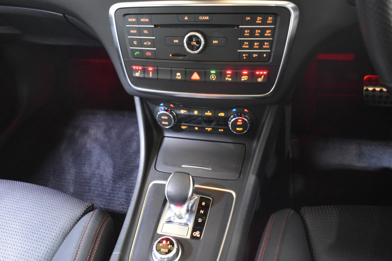 AMG GLA GLA45 4ﾏﾁｯｸ ﾚｰﾀﾞｰｾｰﾌﾃｨP 高出力ｴﾝｼﾞﾝ360馬力 ﾊﾟﾉﾗﾏｻﾝﾙｰﾌ ﾋｰﾀｰ黒革 ﾃﾞｨｽﾄﾛﾆｯｸﾌﾟﾗｽ ﾌﾞﾗｲﾝｯﾄﾞｽﾎﾟｯﾄ ﾚｰﾝｷｰﾌﾟ AMGｴｱﾛ19AW ｷｰﾚｽGO ﾊﾟｰｸﾄﾛﾆｯｸ 地デジBｶﾒﾗ 2年保証