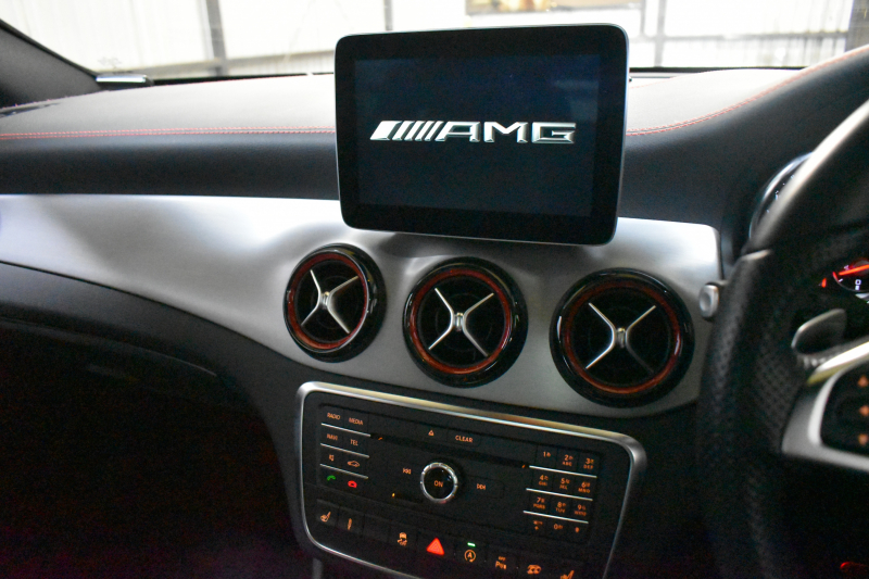 AMG GLA GLA45 4ﾏﾁｯｸ ﾚｰﾀﾞｰｾｰﾌﾃｨP 高出力ｴﾝｼﾞﾝ360馬力 ﾊﾟﾉﾗﾏｻﾝﾙｰﾌ ﾋｰﾀｰ黒革 ﾃﾞｨｽﾄﾛﾆｯｸﾌﾟﾗｽ ﾌﾞﾗｲﾝｯﾄﾞｽﾎﾟｯﾄ ﾚｰﾝｷｰﾌﾟ AMGｴｱﾛ19AW ｷｰﾚｽGO ﾊﾟｰｸﾄﾛﾆｯｸ 地デジBｶﾒﾗ 2年保証