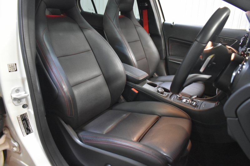 AMG GLA GLA45 4ﾏﾁｯｸ ﾚｰﾀﾞｰｾｰﾌﾃｨP 高出力ｴﾝｼﾞﾝ360馬力 ﾊﾟﾉﾗﾏｻﾝﾙｰﾌ ﾋｰﾀｰ黒革 ﾃﾞｨｽﾄﾛﾆｯｸﾌﾟﾗｽ ﾌﾞﾗｲﾝｯﾄﾞｽﾎﾟｯﾄ ﾚｰﾝｷｰﾌﾟ AMGｴｱﾛ19AW ｷｰﾚｽGO ﾊﾟｰｸﾄﾛﾆｯｸ 地デジBｶﾒﾗ 2年保証