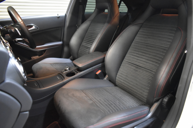 メルセデスベンツ CLAクラス CLA180 Edition Black AMGﾗｲﾝ ﾚｰﾀﾞｰｾｰﾌﾃｨP 限定250台 1ｵｰﾅｰ ﾊｰﾌﾚｻﾞｰ ﾃﾞｨｽﾄﾛ ﾌﾞﾗｲﾝﾄﾞｽﾎﾟｯﾄ ﾚｰﾝｷｰﾌﾟ AMGｴｱﾛ18AW HDDﾅﾋﾞTV ﾊﾞｯｸｶﾒﾗ ｷｰﾚｽGo ﾊﾟｰｸｱｼｽﾄ 2年保証