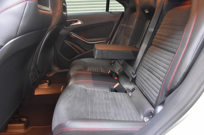 メルセデスベンツ CLAクラス CLA180 Edition Black AMGﾗｲﾝ ﾚｰﾀﾞｰｾｰﾌﾃｨP 限定250台 1ｵｰﾅｰ ﾊｰﾌﾚｻﾞｰ ﾃﾞｨｽﾄﾛ ﾌﾞﾗｲﾝﾄﾞｽﾎﾟｯﾄ ﾚｰﾝｷｰﾌﾟ AMGｴｱﾛ18AW HDDﾅﾋﾞTV ﾊﾞｯｸｶﾒﾗ ｷｰﾚｽGo ﾊﾟｰｸｱｼｽﾄ 2年保証