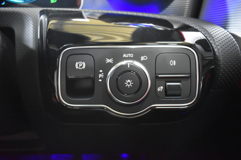 メルセデスベンツ Aクラス A250 4ﾏﾁｯｸ AMGﾗｲﾝ AMGﾚｻﾞｰｴｸｽｸﾙｰｼﾌﾞ ｱﾄﾞﾊﾞﾝｽﾄﾞP ﾚｰﾀﾞｰSP  ﾊﾟﾉﾗﾏｻﾝﾙｰﾌ ﾋｰﾀｰ赤黒革 ﾃﾞｨｽﾄﾛ ﾌﾞﾗｲﾝﾄﾞS Lﾁｪﾝｼﾞ AMGｴｱﾛ18AW ｷｰGO PTS ﾍｯﾄﾞｱｯﾌﾟD 対話式ﾅﾋﾞTV 360ｶﾒﾗ 2年保証