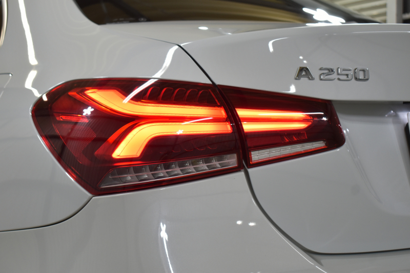 メルセデスベンツ Aクラス A250 4ﾏﾁｯｸ AMGﾗｲﾝ AMGﾚｻﾞｰｴｸｽｸﾙｰｼﾌﾞ ｱﾄﾞﾊﾞﾝｽﾄﾞP ﾚｰﾀﾞｰSP  ﾊﾟﾉﾗﾏｻﾝﾙｰﾌ ﾋｰﾀｰ赤黒革 ﾃﾞｨｽﾄﾛ ﾌﾞﾗｲﾝﾄﾞS Lﾁｪﾝｼﾞ AMGｴｱﾛ18AW ｷｰGO PTS ﾍｯﾄﾞｱｯﾌﾟD 対話式ﾅﾋﾞTV 360ｶﾒﾗ 2年保証