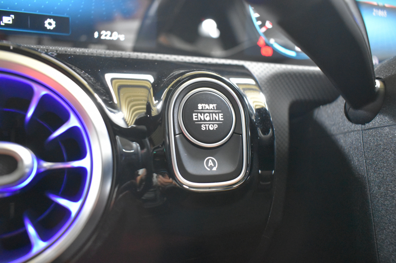 メルセデスベンツ Aクラス A250 4ﾏﾁｯｸ AMGﾗｲﾝ AMGﾚｻﾞｰｴｸｽｸﾙｰｼﾌﾞ ｱﾄﾞﾊﾞﾝｽﾄﾞP ﾚｰﾀﾞｰSP  ﾊﾟﾉﾗﾏｻﾝﾙｰﾌ ﾋｰﾀｰ赤黒革 ﾃﾞｨｽﾄﾛ ﾌﾞﾗｲﾝﾄﾞS Lﾁｪﾝｼﾞ AMGｴｱﾛ18AW ｷｰGO PTS ﾍｯﾄﾞｱｯﾌﾟD 対話式ﾅﾋﾞTV 360ｶﾒﾗ 2年保証