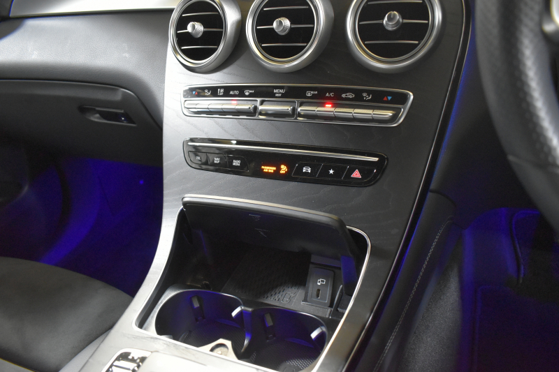 メルセデスベンツ GLC GLC300 4ﾏﾁｯｸ AMGﾗｲﾝ ﾚｰﾀﾞｰｾｰﾌﾃｨP 後期型 1ｵｰﾅｰ MEｺﾈｸﾄ 9速 ﾋｰﾀ付黒半革 ﾃﾞｨｽﾄﾛ BSM Lﾁｪﾝｼﾞ AMGｴｱﾛ20AW PTS ﾌｯﾄｹﾞｰﾄ  地ﾃﾞｼﾞﾅﾋﾞ 360ｶﾒﾗ 2年保証