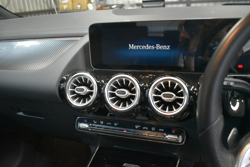 メルセデスベンツ Bクラス B200d AMGﾗｲﾝ AMGﾚｻﾞｰｴｸｽｸﾙｰｼﾌﾞP ｱﾄﾞﾊﾞﾝｽﾄﾞP ﾚｰﾀﾞｰSP MEｺﾈ MBUXｼｽﾃﾑ ﾊﾟﾉﾗﾏR ﾋｰﾀｰ付黒灰革 ACC BSM Lﾁｪﾝｼﾞ AMGｴｱﾛ18AW ﾏﾙﾁLED HUD ﾌｯﾄﾄﾗﾝｸ 対話式ﾅﾋﾞTV 360ｶﾒﾗ 2年保証