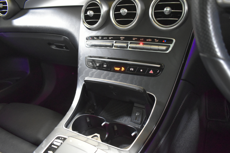 メルセデスベンツ GLC GLC300 4ﾏﾁｯｸ AMGﾗｲﾝ ﾚｻﾞｰｴｸｽｸﾙｰｼﾌﾞP ﾚｰﾀﾞｰｾｰﾌﾃｨP 後期型 ﾊﾟﾉﾗﾏｻﾝﾙｰﾌ ﾋｰﾀｰ/ﾍﾞﾝﾁﾚｰｼｮﾝ黒革 ﾌﾞﾙﾒｽﾀｰ HUD AMGｴｱﾛ20AW MBUXﾅﾋﾞTV 360ｶﾒﾗ 液晶ﾒｰﾀｰ ﾃﾞｨｽﾄﾛ ﾌﾞﾗｲﾝﾄﾞS ﾚｰﾝｷｰﾌﾟ ｷｰﾚｽGO ﾌｯﾄｹﾞｰﾄ 2年保証