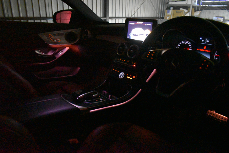 メルセデスベンツ Cクラス C180ｸｰﾍﾟ ｽﾎﾟｰﾂ+ ﾚｻﾞｰｴｸｽｸﾙｰｼﾌﾞ ﾚｰﾀﾞｰｾｰﾌﾃｨP ﾊﾟﾉﾗﾏｻﾝﾙｰﾌ ﾋｰﾀｰ赤本革 ACC BSM Lｷｰﾌﾟ AMGｴｱﾛ19AW HUD ｷｰﾚｽGo ﾊﾟｰｸﾄﾛ LEDﾍｯﾄﾞﾗｲﾄ ｴｱﾊﾞﾗﾝｽP 地ﾃﾞｼﾞﾅﾋﾞ Bｶﾒﾗ 2年保証