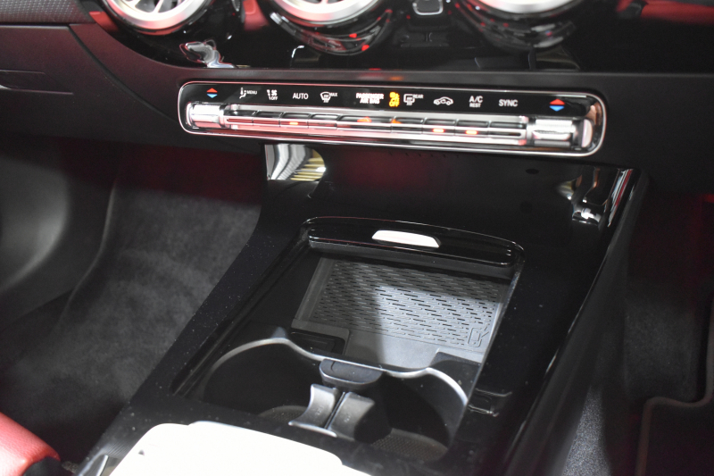 メルセデスベンツ CLAクラス CLA200d AMGﾗｲﾝ AMGﾚｻﾞｰｴｸｽｸﾙｰｼﾌﾞ ｱﾄﾞﾊﾞﾝｽﾄﾞP ﾚｰﾀﾞｰSP 1ｵｰﾅｰ ﾊﾟﾉﾗﾏｻﾝﾙｰﾌ ﾋｰﾀｰ赤黒革 ﾃﾞｨｽﾄﾛ Lﾁｪﾝｼﾞ AMGｴｱﾛ18AW ｷｰGO PTS ﾍｯﾄﾞｱｯﾌﾟD 対話式ﾅﾋﾞTV 360ｶﾒﾗ 2年保証