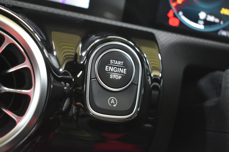 メルセデスベンツ CLAクラス CLA200d AMGﾗｲﾝ AMGﾚｻﾞｰｴｸｽｸﾙｰｼﾌﾞ ｱﾄﾞﾊﾞﾝｽﾄﾞP ﾚｰﾀﾞｰSP 1ｵｰﾅｰ ﾊﾟﾉﾗﾏｻﾝﾙｰﾌ ﾋｰﾀｰ赤黒革 ﾃﾞｨｽﾄﾛ Lﾁｪﾝｼﾞ AMGｴｱﾛ18AW ｷｰGO PTS ﾍｯﾄﾞｱｯﾌﾟD 対話式ﾅﾋﾞTV 360ｶﾒﾗ 2年保証