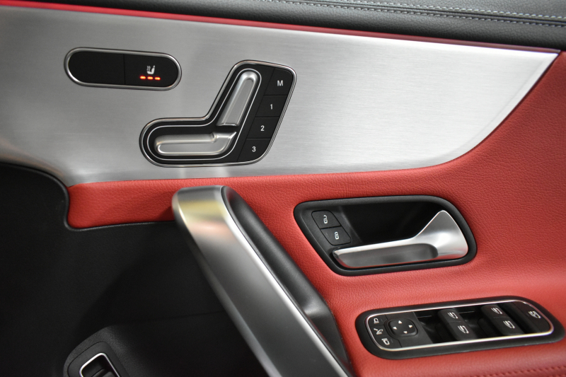 メルセデスベンツ CLAクラス CLA200d AMGﾗｲﾝ AMGﾚｻﾞｰｴｸｽｸﾙｰｼﾌﾞ ｱﾄﾞﾊﾞﾝｽﾄﾞP ﾚｰﾀﾞｰSP 1ｵｰﾅｰ ﾊﾟﾉﾗﾏｻﾝﾙｰﾌ ﾋｰﾀｰ赤黒革 ﾃﾞｨｽﾄﾛ Lﾁｪﾝｼﾞ AMGｴｱﾛ18AW ｷｰGO PTS ﾍｯﾄﾞｱｯﾌﾟD 対話式ﾅﾋﾞTV 360ｶﾒﾗ 2年保証