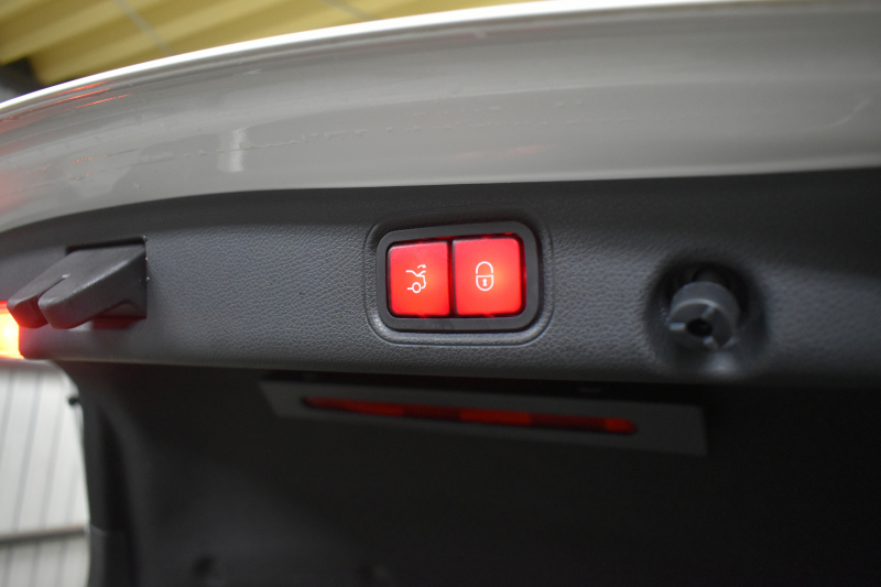 メルセデスベンツ Eクラス E200 AVG AMGﾗｲﾝ ｴｸｽｸﾙｰｼﾌﾞP ﾚｰﾀﾞｰｾｰﾌﾃｨP 中期型 BSG搭載 黒革 ﾌﾞﾙﾒｽﾀｰ ﾍｯﾄﾞｱｯﾌﾟD ｴｱﾊﾞﾗﾝｽP 電動ﾄﾗﾝｸ AMGｴｱﾛ19AW ﾃﾞｨｽﾄﾛﾆｯｸ ﾌﾞﾗｲﾝﾄﾞｽﾎﾟｯﾄ ﾚｰﾝｷｰﾌﾟ ﾅﾋﾞTV 360ｶﾒﾗ ｷｰﾚｽGO 2年保証