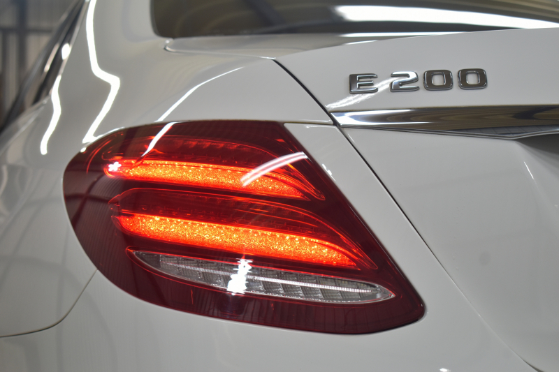 メルセデスベンツ Eクラス E200 AVG AMGﾗｲﾝ ｴｸｽｸﾙｰｼﾌﾞP ﾚｰﾀﾞｰｾｰﾌﾃｨP 中期型 BSG搭載 黒革 ﾌﾞﾙﾒｽﾀｰ ﾍｯﾄﾞｱｯﾌﾟD ｴｱﾊﾞﾗﾝｽP 電動ﾄﾗﾝｸ AMGｴｱﾛ19AW ﾃﾞｨｽﾄﾛﾆｯｸ ﾌﾞﾗｲﾝﾄﾞｽﾎﾟｯﾄ ﾚｰﾝｷｰﾌﾟ ﾅﾋﾞTV 360ｶﾒﾗ ｷｰﾚｽGO 2年保証