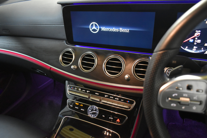 メルセデスベンツ Eクラス E200 AVG AMGﾗｲﾝ ｴｸｽｸﾙｰｼﾌﾞP ﾚｰﾀﾞｰｾｰﾌﾃｨP 中期型 BSG搭載 黒革 ﾌﾞﾙﾒｽﾀｰ ﾍｯﾄﾞｱｯﾌﾟD ｴｱﾊﾞﾗﾝｽP 電動ﾄﾗﾝｸ AMGｴｱﾛ19AW ﾃﾞｨｽﾄﾛﾆｯｸ ﾌﾞﾗｲﾝﾄﾞｽﾎﾟｯﾄ ﾚｰﾝｷｰﾌﾟ ﾅﾋﾞTV 360ｶﾒﾗ ｷｰﾚｽGO 2年保証