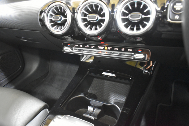 メルセデスベンツ CLAクラス CLA200d ｼｭｰﾃｨﾝｸﾞﾌﾞﾚｰｸ AMGﾗｲﾝP AMGﾚｻﾞｰｴｸｽｸﾙｰｼﾌﾞ ｱﾄﾞﾊﾞﾝｽﾄﾞ ﾚｰﾀﾞｰSP 燃費18.2km ﾃﾞｨｰｾﾞﾙTB ﾊﾟﾉﾗﾏｻﾝR ﾋｰﾀｰ黒灰革 ﾃﾞｨｽﾄﾛ BSM Lﾁｪﾝｼﾞ AMGｴｱﾛ18AW ｷｰﾚｽGO PTS  HUD 対話式ﾅﾋﾞ 360ｶﾒﾗ 2年保証