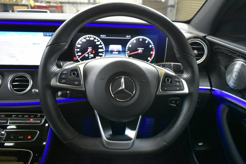 メルセデスベンツ Eクラス E250 AVG ｽﾎﾟｰﾂ ﾚｻﾞｰｴｸｽｸﾙｰｼﾌﾞP ﾚｰﾀﾞｰｾｰﾌﾃｨP ﾊﾟﾉﾗﾏｻﾝﾙｰﾌ 黒革 ﾌﾞﾙﾒｽﾀｰ ﾌｯﾄﾄﾗﾝｸ ｴｱﾊﾞﾗﾝｽP AMGｴｱﾛ19AW ﾃﾞｨｽﾄﾛ ﾌﾞﾗｲﾝﾄﾞS ﾚｰﾝｷｰﾌﾟ ﾅﾋﾞTV 360ｶﾒﾗ ｷｰﾚｽｺﾞｰ 2年保証