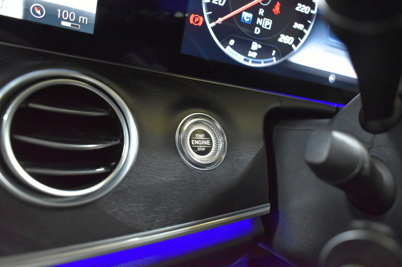 メルセデスベンツ Eクラス E250 AVG ｽﾎﾟｰﾂ ﾚｻﾞｰｴｸｽｸﾙｰｼﾌﾞP ﾚｰﾀﾞｰｾｰﾌﾃｨP ﾊﾟﾉﾗﾏｻﾝﾙｰﾌ 黒革 ﾌﾞﾙﾒｽﾀｰ ﾌｯﾄﾄﾗﾝｸ ｴｱﾊﾞﾗﾝｽP AMGｴｱﾛ19AW ﾃﾞｨｽﾄﾛ ﾌﾞﾗｲﾝﾄﾞS ﾚｰﾝｷｰﾌﾟ ﾅﾋﾞTV 360ｶﾒﾗ ｷｰﾚｽｺﾞｰ 2年保証