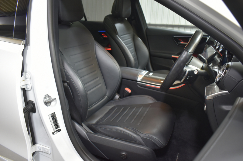 メルセデスベンツ Cクラス C200 4ﾏﾁｯｸ AVG AMGﾗｲﾝ ﾚｻﾞｰｴｸｽｸﾙｰｼﾌﾞ ﾚｰﾀﾞｰｾｰﾌﾃｨP ﾍﾞｰｼｯｸP  新型Cｸﾗｽ ISG搭載　9速 MEｺﾈｸﾄ 1ｵｰﾅｰ ﾊﾟﾉﾗﾏｻﾝﾙｰﾌ ﾋｰﾀｰ黒革 ACC LﾁｪﾝｼﾞA ﾌﾞﾗｲﾝﾄﾞS  AMGｴｱﾛ18AW MBUXﾅﾋﾞ360ｶﾒﾗ 2年保証