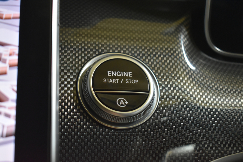 メルセデスベンツ Cクラス C200 4ﾏﾁｯｸ AVG AMGﾗｲﾝ ﾚｻﾞｰｴｸｽｸﾙｰｼﾌﾞ ﾚｰﾀﾞｰｾｰﾌﾃｨP ﾍﾞｰｼｯｸP  新型Cｸﾗｽ ISG搭載　9速 MEｺﾈｸﾄ 1ｵｰﾅｰ ﾊﾟﾉﾗﾏｻﾝﾙｰﾌ ﾋｰﾀｰ黒革 ACC LﾁｪﾝｼﾞA ﾌﾞﾗｲﾝﾄﾞS  AMGｴｱﾛ18AW MBUXﾅﾋﾞ360ｶﾒﾗ 2年保証