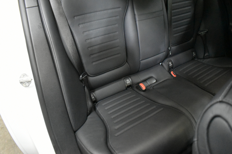 メルセデスベンツ Cクラス C200 4ﾏﾁｯｸ AVG AMGﾗｲﾝ ﾚｻﾞｰｴｸｽｸﾙｰｼﾌﾞ ﾚｰﾀﾞｰｾｰﾌﾃｨP ﾍﾞｰｼｯｸP  新型Cｸﾗｽ ISG搭載　9速 MEｺﾈｸﾄ 1ｵｰﾅｰ ﾊﾟﾉﾗﾏｻﾝﾙｰﾌ ﾋｰﾀｰ黒革 ACC LﾁｪﾝｼﾞA ﾌﾞﾗｲﾝﾄﾞS  AMGｴｱﾛ18AW MBUXﾅﾋﾞ360ｶﾒﾗ 2年保証