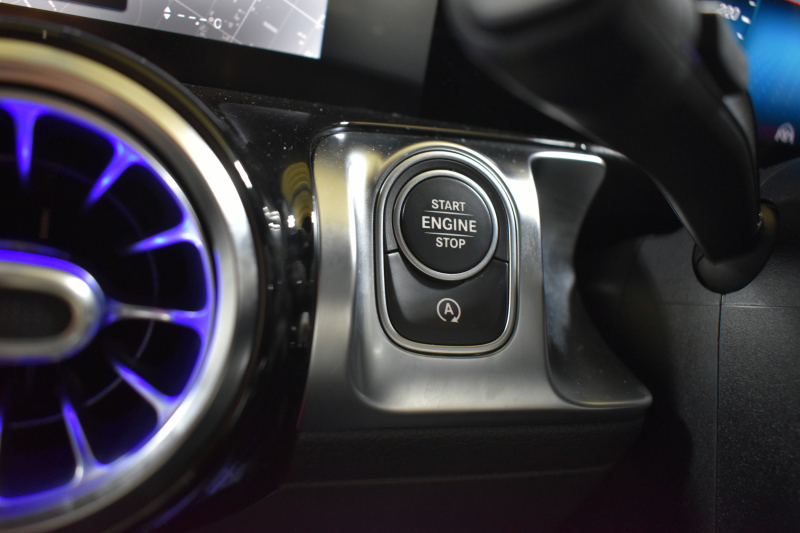 メルセデスベンツ GLB GLB250 4ﾏﾁｯｸ ｽﾎﾟｰﾂ AMGﾗｲﾝ ﾅｲﾄP ﾚｰﾀﾞｰｾｰﾌﾃｨP 黒革 AMGｴｱﾛ20AW MBUXﾅﾋﾞTV 360ｶﾒﾗ ﾃﾞｨｽﾄﾛﾆｯｸ ﾌﾞﾗｲﾝﾄﾞｽﾎﾟｯﾄ ﾚｰﾝｷｰﾌﾟ ｷｰﾚｽGO ﾌｯﾄｹﾞｰﾄ ﾜｲﾔﾚｽﾁｬｰｼﾞ ﾏﾙﾁｶﾗｰｱﾝﾋﾞｴﾝﾄ 3列ｼｰﾄ7人乗 2年保証