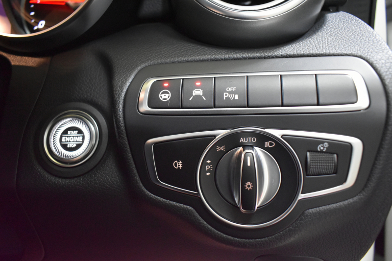 メルセデスベンツ Cクラス C220d AVG AMGﾗｲﾝ  RSP 後期型  ﾃﾞｨｰｾﾞﾙﾀｰﾎﾞ194馬力 燃費18.9km MEｺﾈ 9速 ﾋｰﾀｰ黒革 ﾃﾞｨｽﾄﾛ BSM LﾁｪﾝｼﾞAMGｴｱﾛ18AW ｷｰGO PTS 地ﾃﾞｼﾞﾅﾋﾞBｶﾒ 2年保証