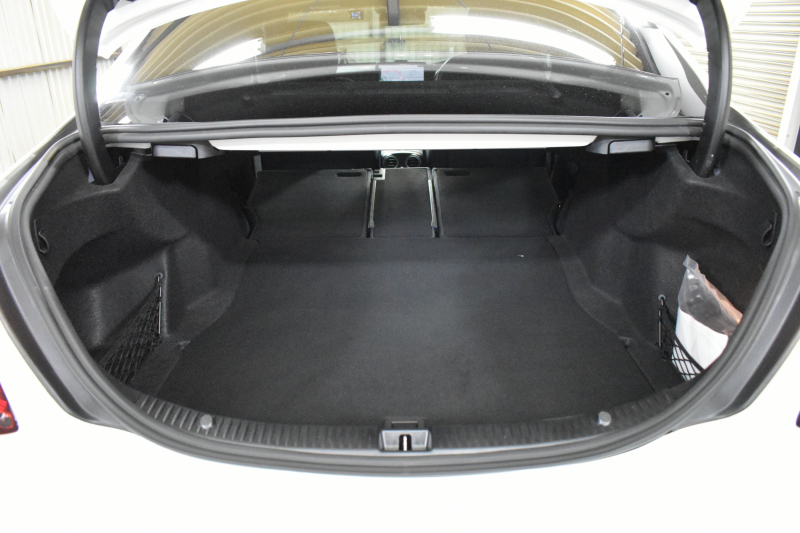 メルセデスベンツ Cクラス C220d AVG AMGﾗｲﾝ  RSP 後期型  ﾃﾞｨｰｾﾞﾙﾀｰﾎﾞ194馬力 燃費18.9km MEｺﾈ 9速 ﾋｰﾀｰ黒革 ﾃﾞｨｽﾄﾛ BSM LﾁｪﾝｼﾞAMGｴｱﾛ18AW ｷｰGO PTS 地ﾃﾞｼﾞﾅﾋﾞBｶﾒ 2年保証