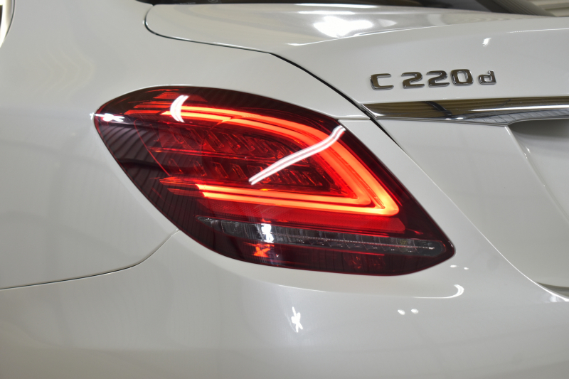 メルセデスベンツ Cクラス C220d AVG AMGﾗｲﾝ  RSP 後期型  ﾃﾞｨｰｾﾞﾙﾀｰﾎﾞ194馬力 燃費18.9km MEｺﾈ 9速 ﾋｰﾀｰ黒革 ﾃﾞｨｽﾄﾛ BSM LﾁｪﾝｼﾞAMGｴｱﾛ18AW ｷｰGO PTS 地ﾃﾞｼﾞﾅﾋﾞBｶﾒ 2年保証