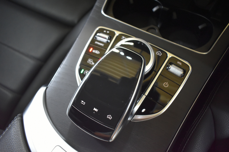 メルセデスベンツ Cクラス C220d AVG AMGﾗｲﾝ  RSP 後期型  ﾃﾞｨｰｾﾞﾙﾀｰﾎﾞ194馬力 燃費18.9km MEｺﾈ 9速 ﾋｰﾀｰ黒革 ﾃﾞｨｽﾄﾛ BSM LﾁｪﾝｼﾞAMGｴｱﾛ18AW ｷｰGO PTS 地ﾃﾞｼﾞﾅﾋﾞBｶﾒ 2年保証