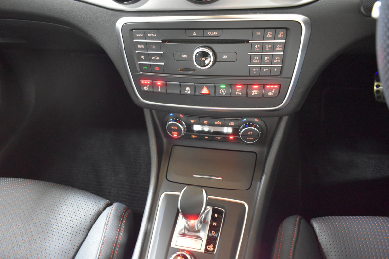 メルセデスベンツ GLA GLA45 4ﾏﾁｯｸ ﾚｰﾀﾞｰｾｰﾌﾃｨP 高出力ｴﾝｼﾞﾝ360馬力  ﾋｰﾀｰ黒革 ﾃﾞｨｽﾄﾛﾆｯｸﾌﾟﾗｽ ﾌﾞﾗｲﾝｯﾄﾞｽﾎﾟｯﾄ ﾚｰﾝｷｰﾌﾟ AMGｴｱﾛ19AW ｷｰﾚｽGO ﾏﾙﾁｶﾗｰｱﾝﾋﾞｴﾝﾄ 地デジBｶﾒﾗ ﾊﾟｰｸﾄﾛﾆｯｸ 2年保証