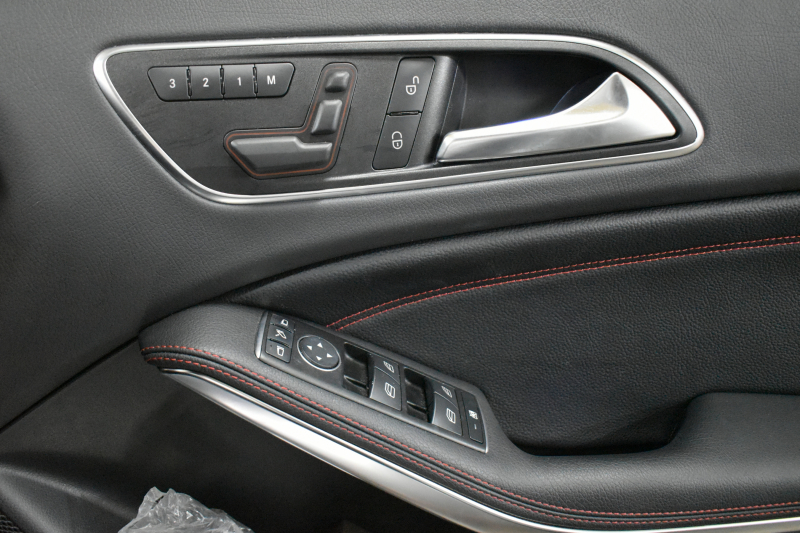 メルセデスベンツ GLA GLA45 4ﾏﾁｯｸ ﾚｰﾀﾞｰｾｰﾌﾃｨP 高出力ｴﾝｼﾞﾝ360馬力  ﾋｰﾀｰ黒革 ﾃﾞｨｽﾄﾛﾆｯｸﾌﾟﾗｽ ﾌﾞﾗｲﾝｯﾄﾞｽﾎﾟｯﾄ ﾚｰﾝｷｰﾌﾟ AMGｴｱﾛ19AW ｷｰﾚｽGO ﾏﾙﾁｶﾗｰｱﾝﾋﾞｴﾝﾄ 地デジBｶﾒﾗ ﾊﾟｰｸﾄﾛﾆｯｸ 2年保証