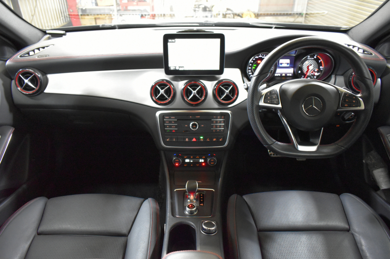 メルセデスベンツ GLA GLA45 4ﾏﾁｯｸ ﾚｰﾀﾞｰｾｰﾌﾃｨP 高出力ｴﾝｼﾞﾝ360馬力  ﾋｰﾀｰ黒革 ﾃﾞｨｽﾄﾛﾆｯｸﾌﾟﾗｽ ﾌﾞﾗｲﾝｯﾄﾞｽﾎﾟｯﾄ ﾚｰﾝｷｰﾌﾟ AMGｴｱﾛ19AW ｷｰﾚｽGO ﾏﾙﾁｶﾗｰｱﾝﾋﾞｴﾝﾄ 地デジBｶﾒﾗ ﾊﾟｰｸﾄﾛﾆｯｸ 2年保証