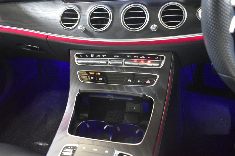 メルセデスベンツ Eクラス E220dﾜｺﾞﾝ ｽﾎﾟｰﾂ ｴｸｽｸﾙｰｼﾌﾞP AMGﾗｲﾝｲﾝﾃﾘｱP ﾚｰﾀﾞｰｾｰﾌﾃｨP 後期型 ﾊﾟﾉﾗﾏｻﾝﾙｰﾌ 全席ﾋｰﾀｰ黒革 ﾌﾞﾙﾒｽﾀｰ HUD ﾃﾞｨｽﾄﾛ BSM Lﾁｪﾝｼﾞ AMGｴｱﾛ19AW MBUXﾅﾋﾞTV 360ｶﾒﾗ ｷｰﾚｽｺﾞｰ  ﾏﾙﾁｶﾗｰｱﾝﾋﾞｴﾝﾄ 2年保証