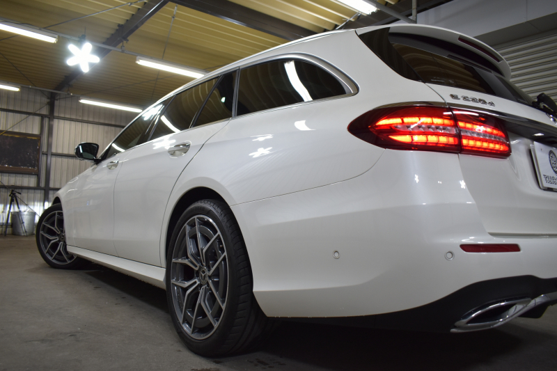 メルセデスベンツ Eクラス E220dﾜｺﾞﾝ ｽﾎﾟｰﾂ ｴｸｽｸﾙｰｼﾌﾞP AMGﾗｲﾝｲﾝﾃﾘｱP ﾚｰﾀﾞｰｾｰﾌﾃｨP 後期型 ﾊﾟﾉﾗﾏｻﾝﾙｰﾌ 全席ﾋｰﾀｰ黒革 ﾌﾞﾙﾒｽﾀｰ HUD ﾃﾞｨｽﾄﾛ BSM Lﾁｪﾝｼﾞ AMGｴｱﾛ19AW MBUXﾅﾋﾞTV 360ｶﾒﾗ ｷｰﾚｽｺﾞｰ  ﾏﾙﾁｶﾗｰｱﾝﾋﾞｴﾝﾄ 2年保証