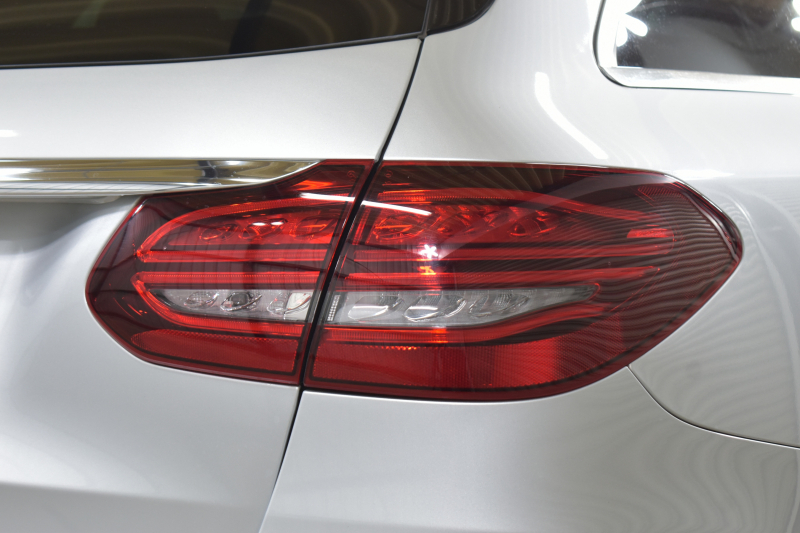 メルセデスベンツ Cクラス C220dﾜｺﾞﾝ AVG AMGﾗｲﾝ ﾚｰﾀﾞｰｾｰﾌﾃｨP 後期型 ﾃﾞｨｰｾﾞﾙ 194馬力/燃費18.9 MEｺﾈ 9速 ﾋｰﾀｰ黒革 ﾃﾞｨｽﾄﾛ BSM Lﾁｪﾝｼﾞ AMGｴｱﾛ18AW ｷｰﾚｽGO PTS 液晶ﾒｰﾀｰ HUD 電動ﾄﾗﾝｸ 誤発進 地ﾃﾞｼﾞﾅﾋﾞBｶﾒﾗ 2年保証