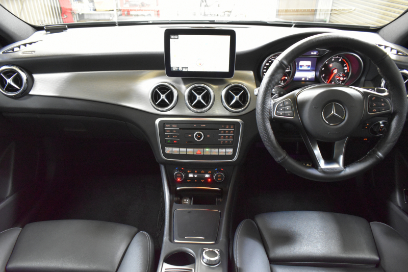 メルセデスベンツ GLA GLA220 4M ﾌﾟﾚﾐｱﾑP ﾚｰﾀﾞｰｾｰﾌﾃｨP 後期 4WD ﾊﾟﾉﾗﾏｻﾝﾙｰﾌ ﾊｰﾏﾝｶｰﾄﾞﾝｻｳﾝﾄﾞ ﾏﾙﾁｶﾗｰｱﾝﾋﾞｴﾝﾄ 革 ﾅﾋﾞTV ﾃﾞｨｽﾄﾛ ﾌﾞﾗｲﾝﾄﾞS ﾚｰﾝｷｰﾌﾟ ﾌｯﾄｹﾞｰﾄ ﾊﾞｯｸｶﾒﾗ ｷｰﾚｽｺﾞｰ 2年保証