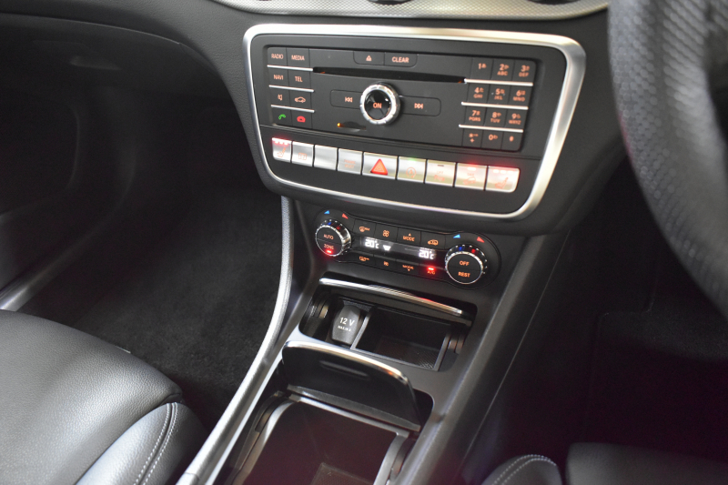 メルセデスベンツ GLA GLA220 4M ﾌﾟﾚﾐｱﾑP ﾚｰﾀﾞｰｾｰﾌﾃｨP 後期 4WD ﾊﾟﾉﾗﾏｻﾝﾙｰﾌ ﾊｰﾏﾝｶｰﾄﾞﾝｻｳﾝﾄﾞ ﾏﾙﾁｶﾗｰｱﾝﾋﾞｴﾝﾄ 革 ﾅﾋﾞTV ﾃﾞｨｽﾄﾛ ﾌﾞﾗｲﾝﾄﾞS ﾚｰﾝｷｰﾌﾟ ﾌｯﾄｹﾞｰﾄ ﾊﾞｯｸｶﾒﾗ ｷｰﾚｽｺﾞｰ 2年保証