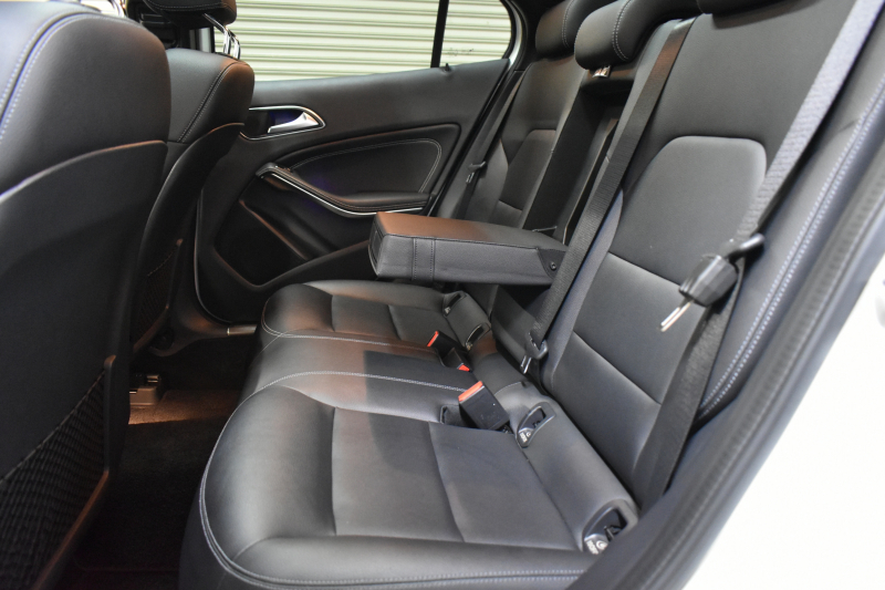 メルセデスベンツ GLA GLA220 4M ﾌﾟﾚﾐｱﾑP ﾚｰﾀﾞｰSP  後期型 1ｵｰﾅｰ  4WD ﾊﾟﾉﾗﾏｻﾝﾙｰﾌ ﾋｰﾀｰ付黒革 ﾊｰﾏﾝｶｰﾄﾞﾝ ﾃﾞｨｽﾄﾛ Bｽﾎﾟｯﾄ 駐車支援 ｷｰﾚｽGO PTS ﾌｯﾄｹﾞｰﾄ 地ﾃﾞｼﾞﾅﾋﾞ Bｶﾒﾗ 18AW 2年保証