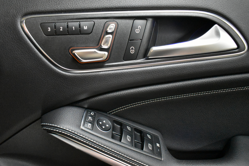 メルセデスベンツ GLA GLA220 4M ﾌﾟﾚﾐｱﾑP ﾚｰﾀﾞｰSP  後期型 1ｵｰﾅｰ  4WD ﾊﾟﾉﾗﾏｻﾝﾙｰﾌ ﾋｰﾀｰ付黒革 ﾊｰﾏﾝｶｰﾄﾞﾝ ﾃﾞｨｽﾄﾛ Bｽﾎﾟｯﾄ 駐車支援 ｷｰﾚｽGO PTS ﾌｯﾄｹﾞｰﾄ 地ﾃﾞｼﾞﾅﾋﾞ Bｶﾒﾗ 18AW 2年保証