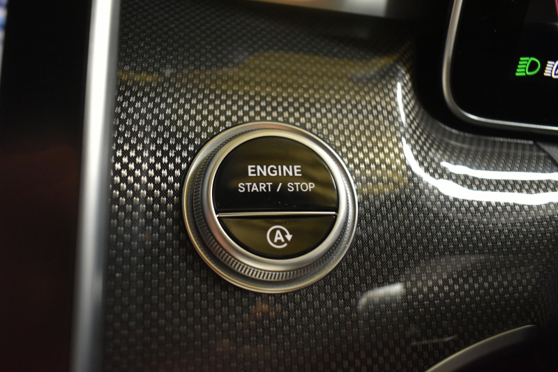 メルセデスベンツ Cクラス C220d AVG AMGﾗｲﾝ ﾚｻﾞｰｴｸｽｸﾙｰｼﾌﾞ ﾍﾞｰｼｯｸP ﾚｰﾀﾞｰｾｰﾌﾃｨP  ISG搭載 ﾊﾟﾉﾗﾏｻﾝR ﾋｰﾀｰ茶黒革 ACC BSM Lﾁｪﾝｼﾞ AMGｴｱﾛ18AW 電動ﾄﾗﾝｸ ﾍｯﾄﾞｱｯﾌﾟD ｷｰGO MBUXﾅﾋﾞ360ｶﾒﾗ 2年保証