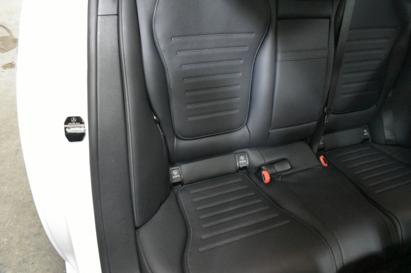 メルセデスベンツ Cクラス C220d AVG AMGﾗｲﾝ ﾚｻﾞｰｴｸｽｸﾙｰｼﾌﾞ ﾍﾞｰｼｯｸP ﾚｰﾀﾞｰｾｰﾌﾃｨP  ISG搭載 ﾊﾟﾉﾗﾏｻﾝﾙｰﾌ ﾋｰﾀｰ黒革  ACC BSM Lﾁｪﾝｼﾞ AMGｴｱﾛ18AW 電動ﾄﾗﾝｸ ﾍｯﾄﾞｱｯﾌﾟD ｷｰﾚｽGO MBUXﾅﾋﾞ360ｶﾒﾗ 2年保証