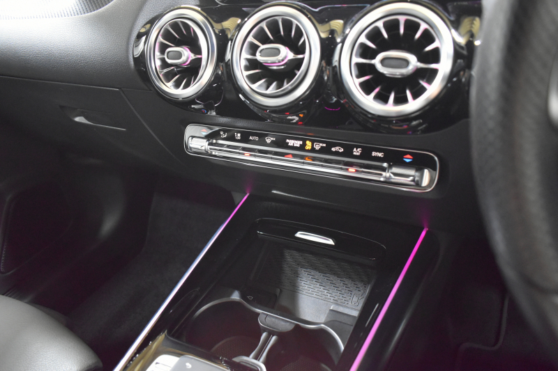 メルセデスベンツ Bクラス B200d AMGﾗｲﾝ AMGﾚｻﾞｰｴｸｽｸﾙｰｼﾌﾞP ｱﾄﾞﾊﾞﾝｽﾄﾞP ﾚｰﾀﾞｰｾｰﾌﾃｨP  ﾋｰﾀｰ付黒灰革 HUD 360ｶﾒﾗ ｱﾄﾞﾊﾞﾝｽﾄﾞｻｳﾝﾄﾞ ﾃﾞｨｽﾄﾛﾆｯｸ ﾌﾞﾗｲﾝﾄﾞｽﾎﾟｯﾄ ﾚｰﾝｷｰﾌﾟ AMGｴｱﾛ18AW ﾏﾙﾁLEDﾍｯﾄﾞﾗｲﾄ MBUXﾅﾋﾞTV ﾌｯﾄｹﾞｰﾄ 2年保証