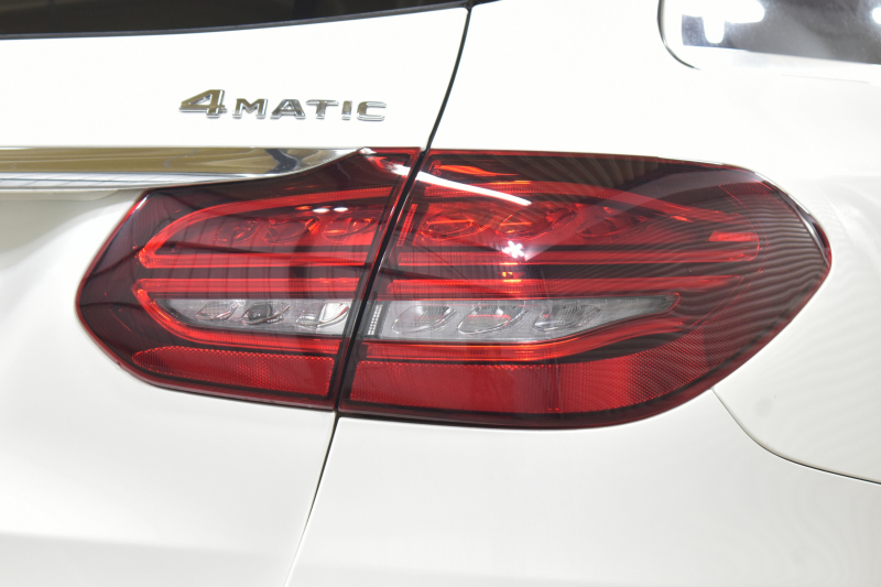 メルセデスベンツ Cクラス C200ﾜｺﾞﾝ 4MATIC AVG AMGﾗｲﾝ ﾚｻﾞｰｴｸｽｸﾙｰｼﾌﾞ ﾚｰﾀﾞｰSP  後期型 ﾊﾟﾉﾗﾏｻﾝﾙｰﾌ ﾐｰｺﾈｸﾄ ACC Lﾁｪﾝｼﾞ 誤発進 ﾋｰﾀｰ黒革 ﾌﾞﾙﾒS HUD AMGｴｱﾛ18AW ｷｰﾚｽGoPTS 液晶ﾒｰﾀｰ HUD ﾌｯﾄｹﾞｰﾄ ﾏﾙﾁｶﾗｰｱﾝﾋﾞｴﾝﾄ 地ﾃﾞｼﾞﾅﾋﾞBｶﾒﾗ 2年保証